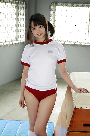Teen Tomoyo Isumi is sexy in her sports outfit on all fours