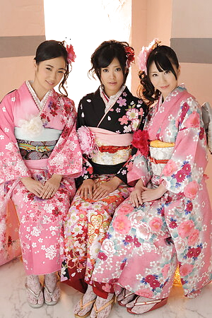 Uta Kohaku, Sanae Momoi, Hina take beautiful kimonos off and show tits