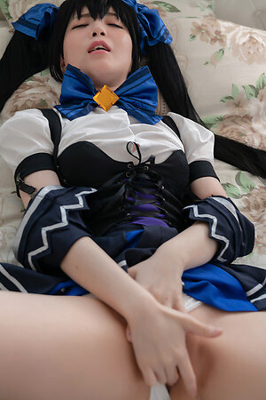 Beautiful Japanese girl Mari Hirose dressed as a schoolgirl masturbates alone on the bed