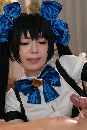 japanese girl Mari Hirose does handjob to her boyfriend