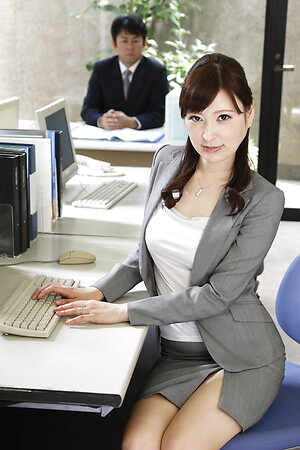 Who want Noeru Mitsushima like new office lady?