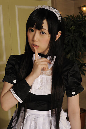 Naughty maid Machiko Ono can't stop to show her shaved pussy