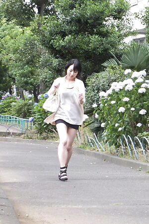 Yuna Hoshizaki can't wait to suck her boyfriend