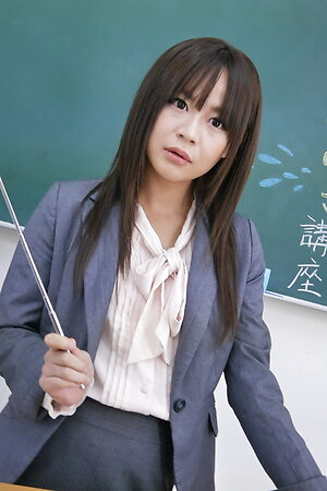Hot teacher Asuka Kyono is aroused by her students
