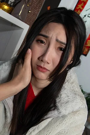 Li Er Has Sex With Her Uncle On New Year's Night